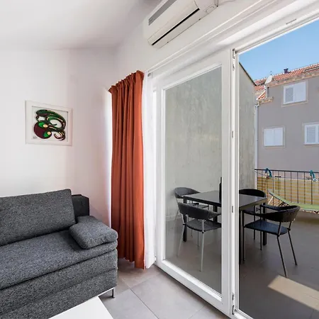 Lele Apartment *